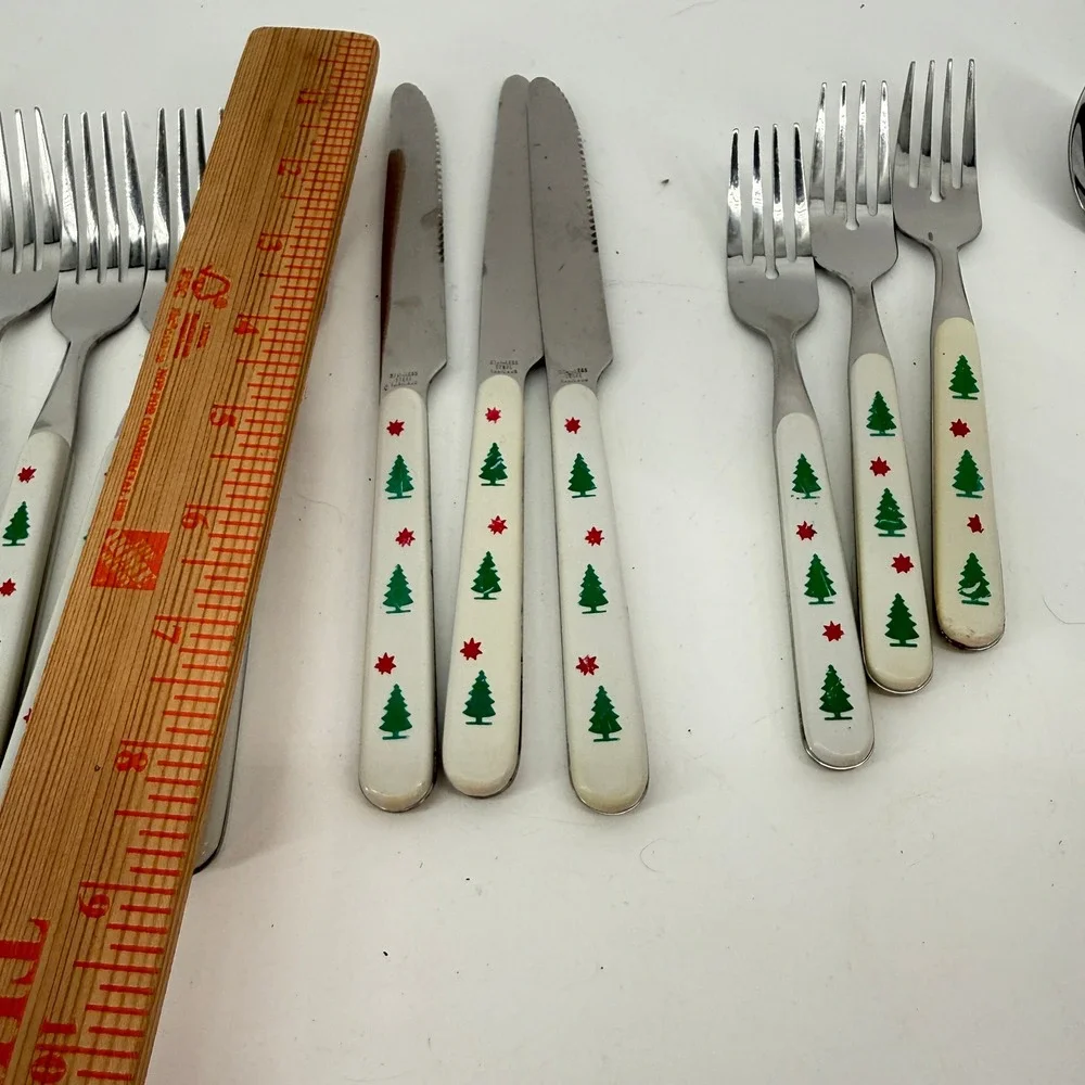 Flatware Set White Christmas Trees Stainless 18pc Utensils Vintage Plastic